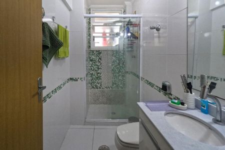 Banheiro de apartamento para alugar com 1 quarto, 46m² em Aparecida, Santos