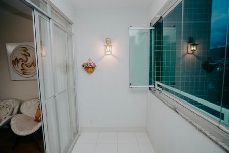 Sala de apartamento à venda com 3 quartos, 90m² em Estoril, Belo Horizonte