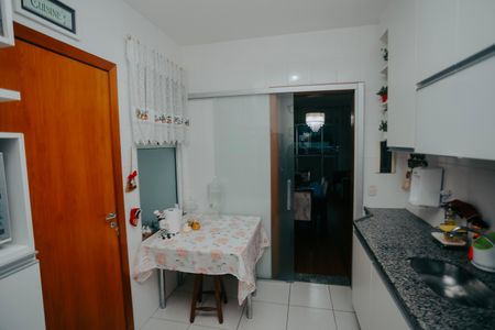 Apartamento à venda com 90m², 3 quartos e 2 vagasCozinha