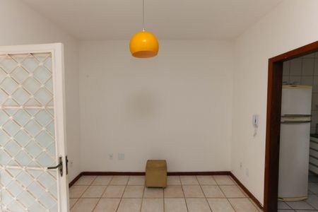 sala de casa de condomínio para alugar com 2 quartos, 55m² em Palmeiras, Belo Horizonte