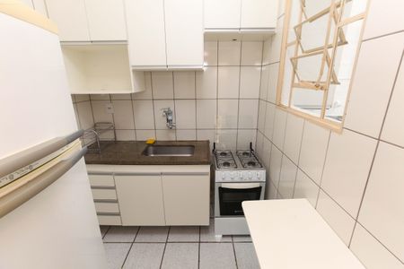 cozinha de casa de condomínio para alugar com 2 quartos, 55m² em Palmeiras, Belo Horizonte