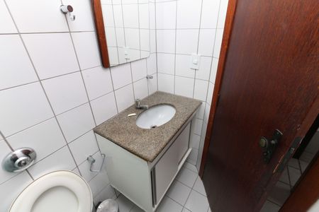 Casa de condomínio para alugar com 55m², 2 quartos e 1 vaga Casa de condomínio para alugar com 55m², 2 quartos e 1 vagaBanheiro 2