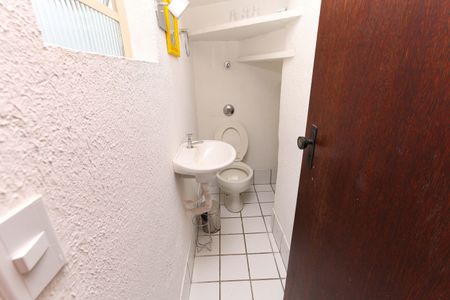 Casa de condomínio para alugar com 55m², 2 quartos e 1 vaga Casa de condomínio para alugar com 55m², 2 quartos e 1 vagaBanheiro 1
