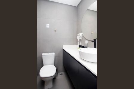 Banheiro de kitnet/studio para alugar com 1 quarto, 28m² em Cidade Baixa, Porto Alegre