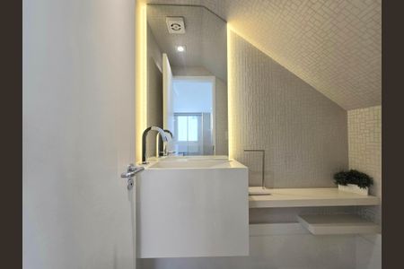 Apartamento à venda com 130m², 2 quartos e 2 vagasLavabo