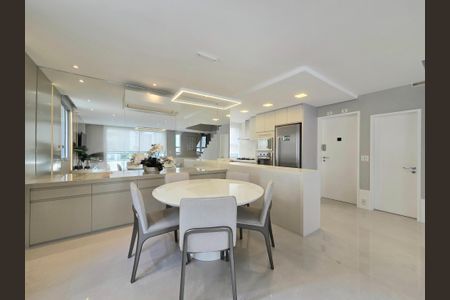 Apartamento à venda com 130m², 2 quartos e 2 vagasSala