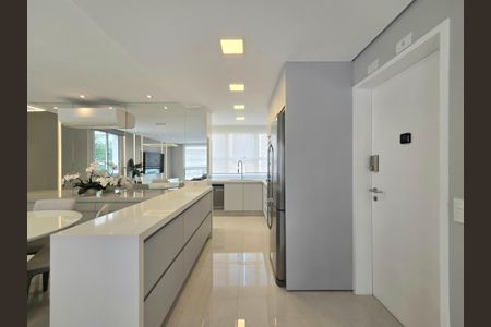 Apartamento à venda com 130m², 2 quartos e 2 vagasCozinha