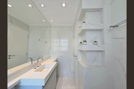 Apartamento à venda com 130m², 2 quartos e 2 vagasBanheiro da Suíte 2