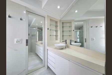 Apartamento à venda com 130m², 2 quartos e 2 vagasBanheiro da Suíte 1