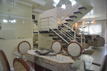 Casa à venda com 224m², 3 quartos e 4 vagasSala