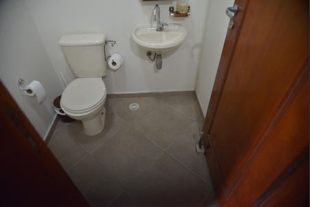 Casa à venda com 224m², 3 quartos e 4 vagasBanheiro de Serviçlo