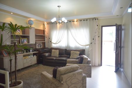 Casa à venda com 224m², 3 quartos e 4 vagasSala