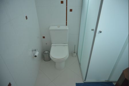 Casa à venda com 224m², 3 quartos e 4 vagasBanheiro da Suíte 2