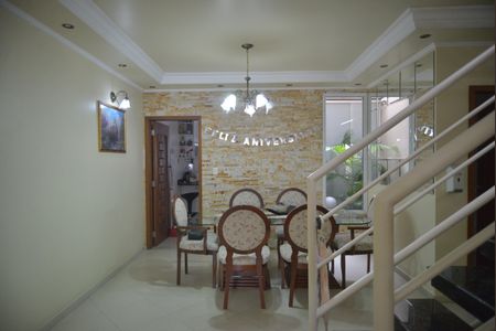 Casa à venda com 224m², 3 quartos e 4 vagasSala