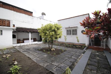 Casa à venda com 180m², 3 quartos e 3 vagasQuintal