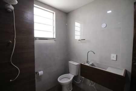 Casa à venda com 180m², 3 quartos e 3 vagasBanheiro Social 2
