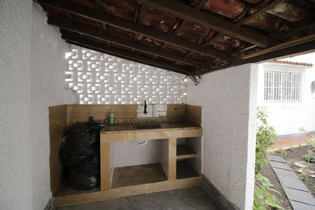 Casa à venda com 180m², 3 quartos e 3 vagasPia do quintal