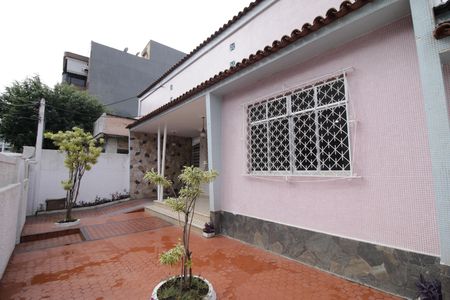 Casa à venda com 180m², 3 quartos e 3 vagasQuintal da frente