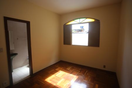 Casa para alugar com 328m², 5 quartos e 2 vagasSuite