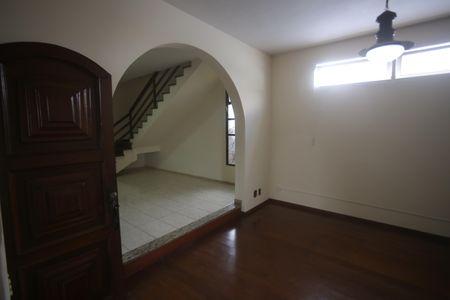 Casa para alugar com 328m², 5 quartos e 2 vagasSala