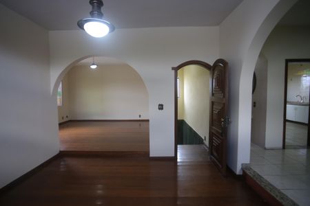 Casa para alugar com 328m², 5 quartos e 2 vagasSala