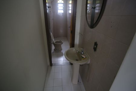 Casa para alugar com 328m², 5 quartos e 2 vagasBanheiro