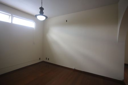 Casa para alugar com 328m², 5 quartos e 2 vagasSala