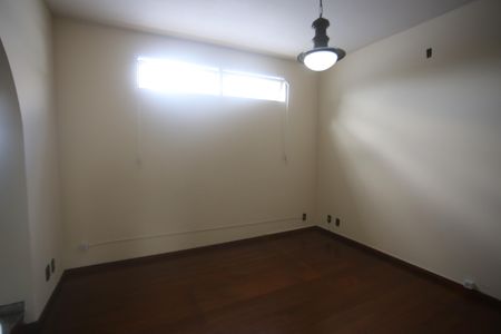 Casa para alugar com 328m², 5 quartos e 2 vagasSala