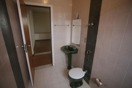 Casa para alugar com 328m², 5 quartos e 2 vagasBanheiro 2