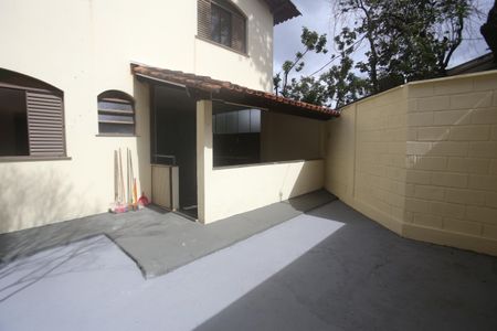 Casa para alugar com 328m², 5 quartos e 2 vagasQuintal