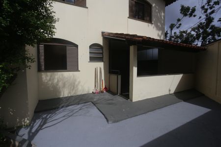 Casa para alugar com 328m², 5 quartos e 2 vagasQuintal