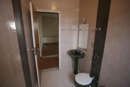 Casa para alugar com 328m², 5 quartos e 2 vagasBanheiro 2