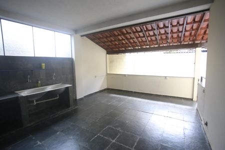 Casa para alugar com 328m², 5 quartos e 2 vagasArea de serviço