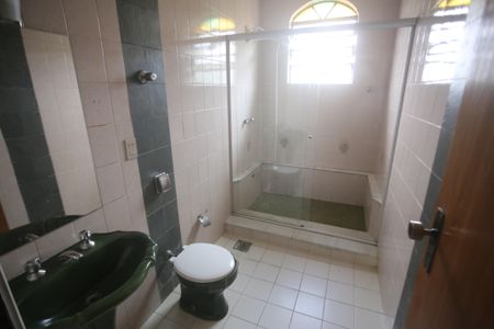 Casa para alugar com 328m², 5 quartos e 2 vagasBanheiro 2