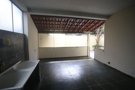 Casa para alugar com 328m², 5 quartos e 2 vagasArea de serviço