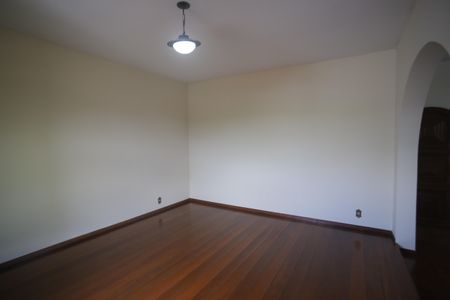 Sala de casa para alugar com 5 quartos, 328m² em Jardim Montanhês, Belo Horizonte