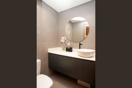 Banheiro de kitnet/studio para alugar com 1 quarto, 28m² em Cidade Baixa, Porto Alegre