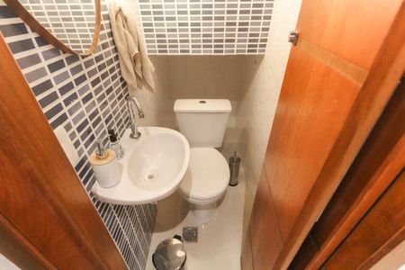 Casa de condomínio à venda com 68m², 2 quartos e 1 vagaLavabo