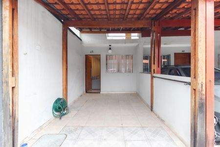 Casa de condomínio à venda com 68m², 2 quartos e 1 vagaGaragem