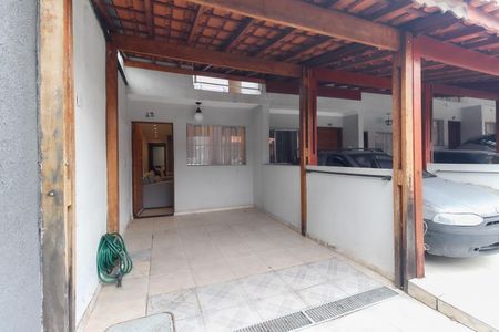 Casa de condomínio à venda com 68m², 2 quartos e 1 vagaGaragem