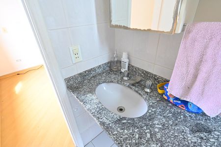 Apartamento à venda com 74m², 3 quartos e 2 vagasBanheiro da Suíte