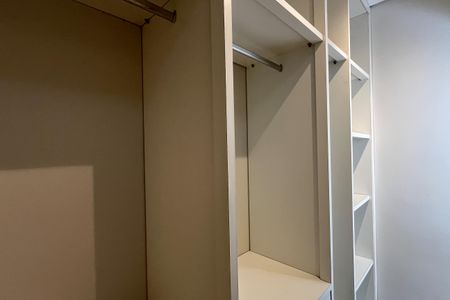 Closet do Quarto 1 de apartamento para alugar com 2 quartos, 84m² em Vila Matias, Santos