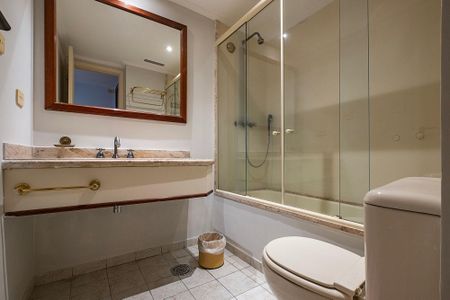 Banheiro de kitnet/studio para alugar com 1 quarto, 33m² em Jardins, São Paulo