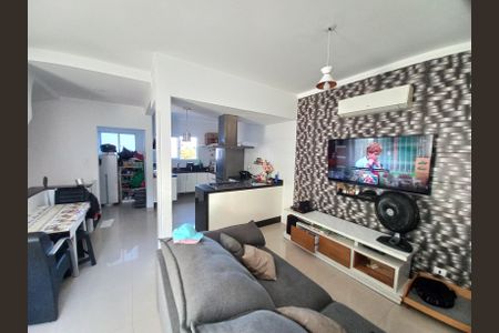 Sala de casa para alugar com 3 quartos, 117m² em Vila Cascatinha, São Vicente