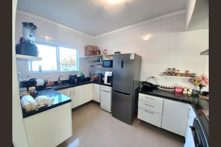 Cozinha de casa para alugar com 3 quartos, 117m² em Vila Cascatinha, São Vicente