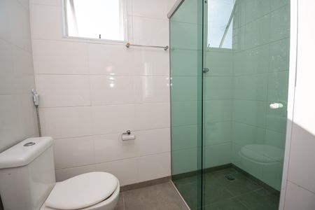Apartamento para alugar com 70m², 2 quartos e 1 vaga Apartamento para alugar com 70m², 2 quartos e 1 vagaBanheiro do Quarto 1