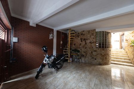 Casa à venda com 185m², 5 quartos e 1 vaga Casa à venda com 185m², 5 quartos e 1 vagaGaragem
