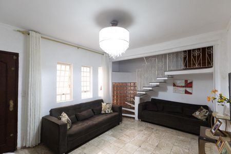 Casa à venda com 185m², 5 quartos e 1 vaga Casa à venda com 185m², 5 quartos e 1 vagaSala