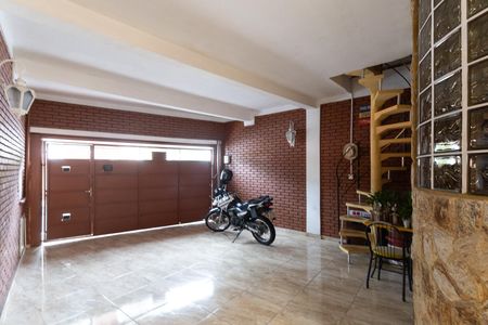 Casa à venda com 185m², 5 quartos e 1 vaga Casa à venda com 185m², 5 quartos e 1 vagaGaragem