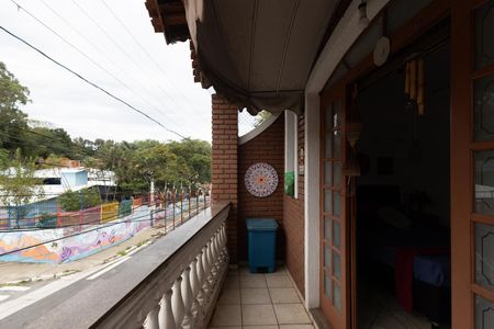 Casa à venda com 185m², 5 quartos e 1 vaga Casa à venda com 185m², 5 quartos e 1 vagaVaranda